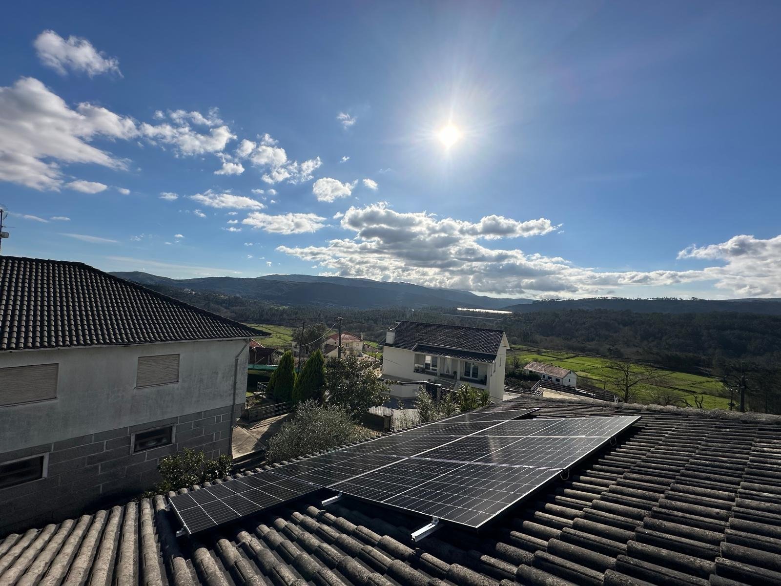 Instalação de Painéis Fotovoltaicos e Bombas de Calor – Paredes de Coura